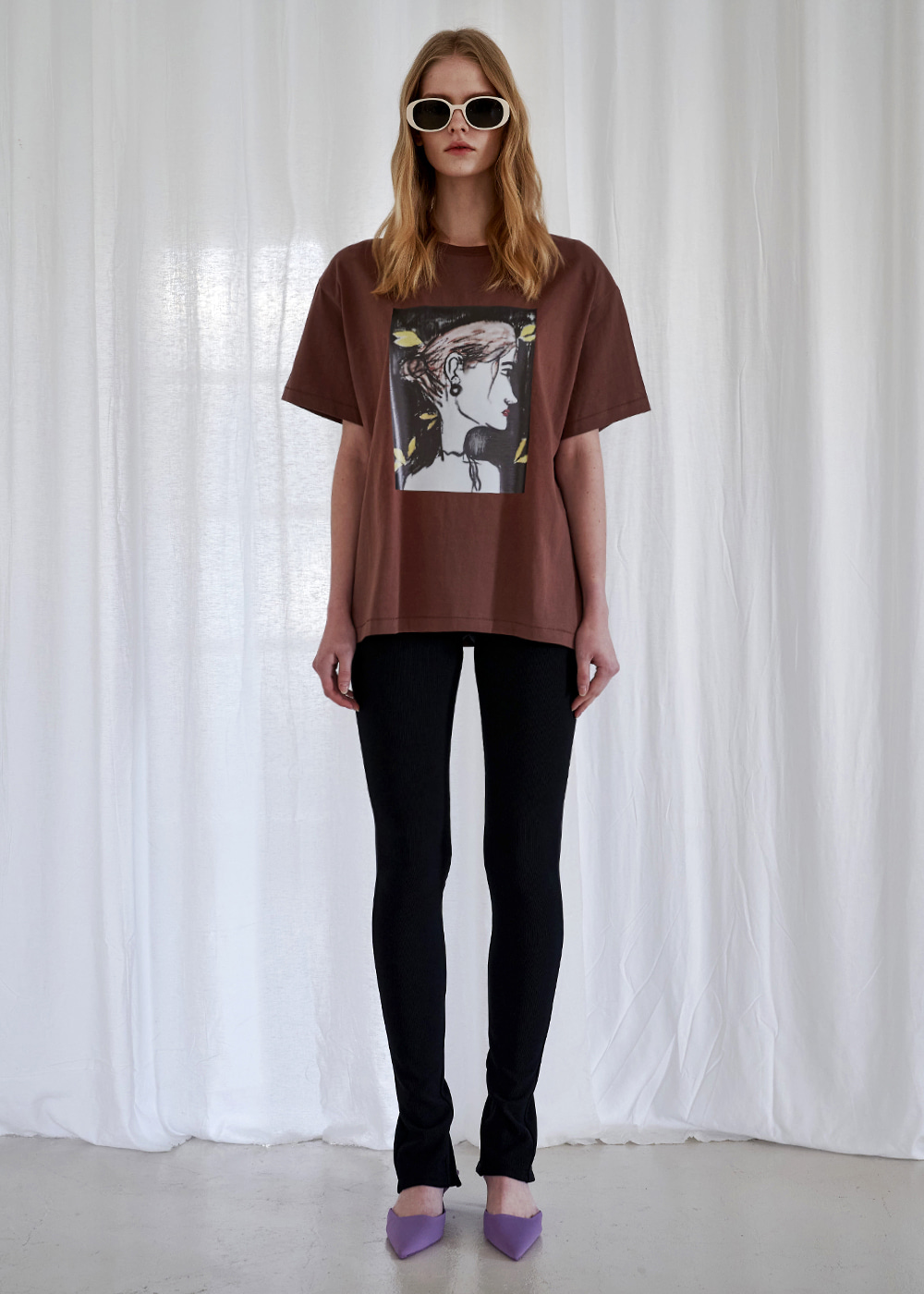 [SUSTAINABLE] &quot;HER&quot; PRINT OVER T-SHIRT _ BROWN
